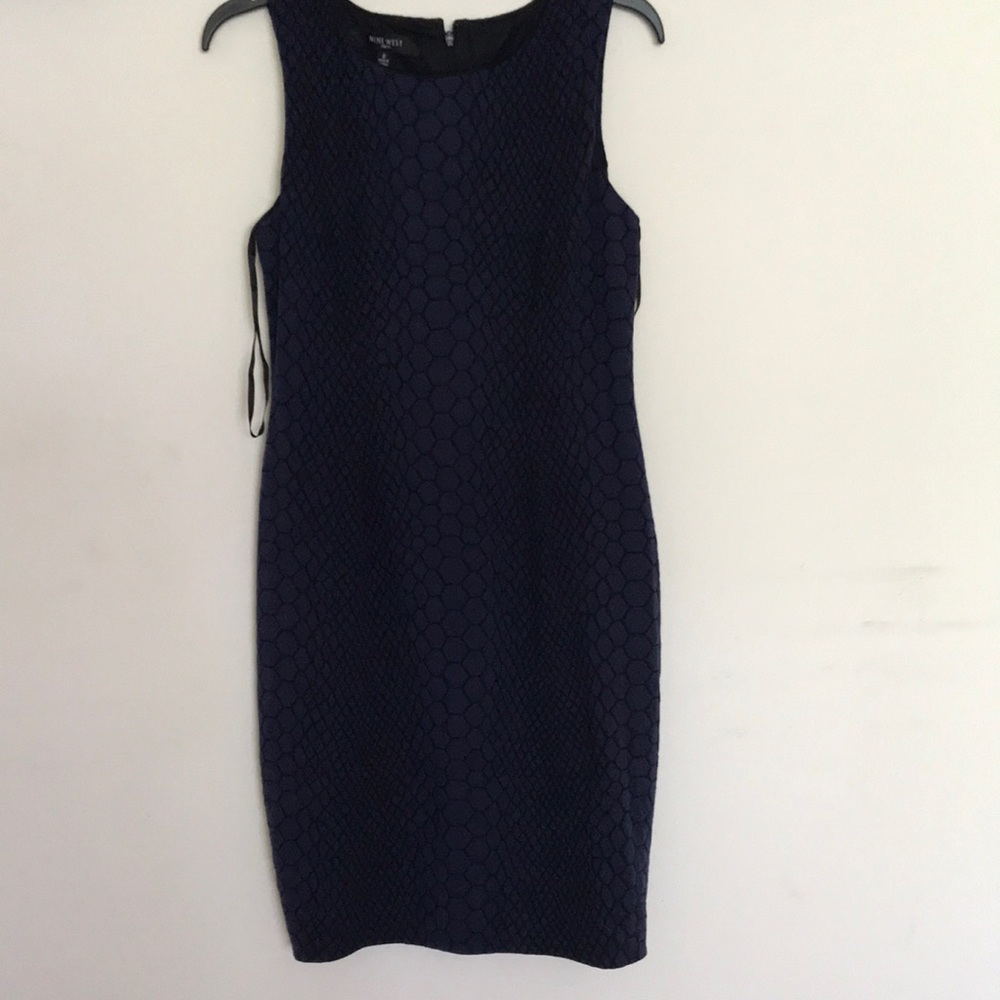Soft Nine West 🐍 esque dress! 💙